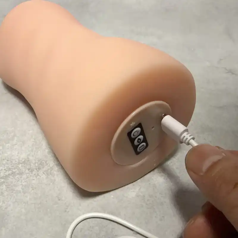 のど越しナマラチオの充電端子（マグネット式）